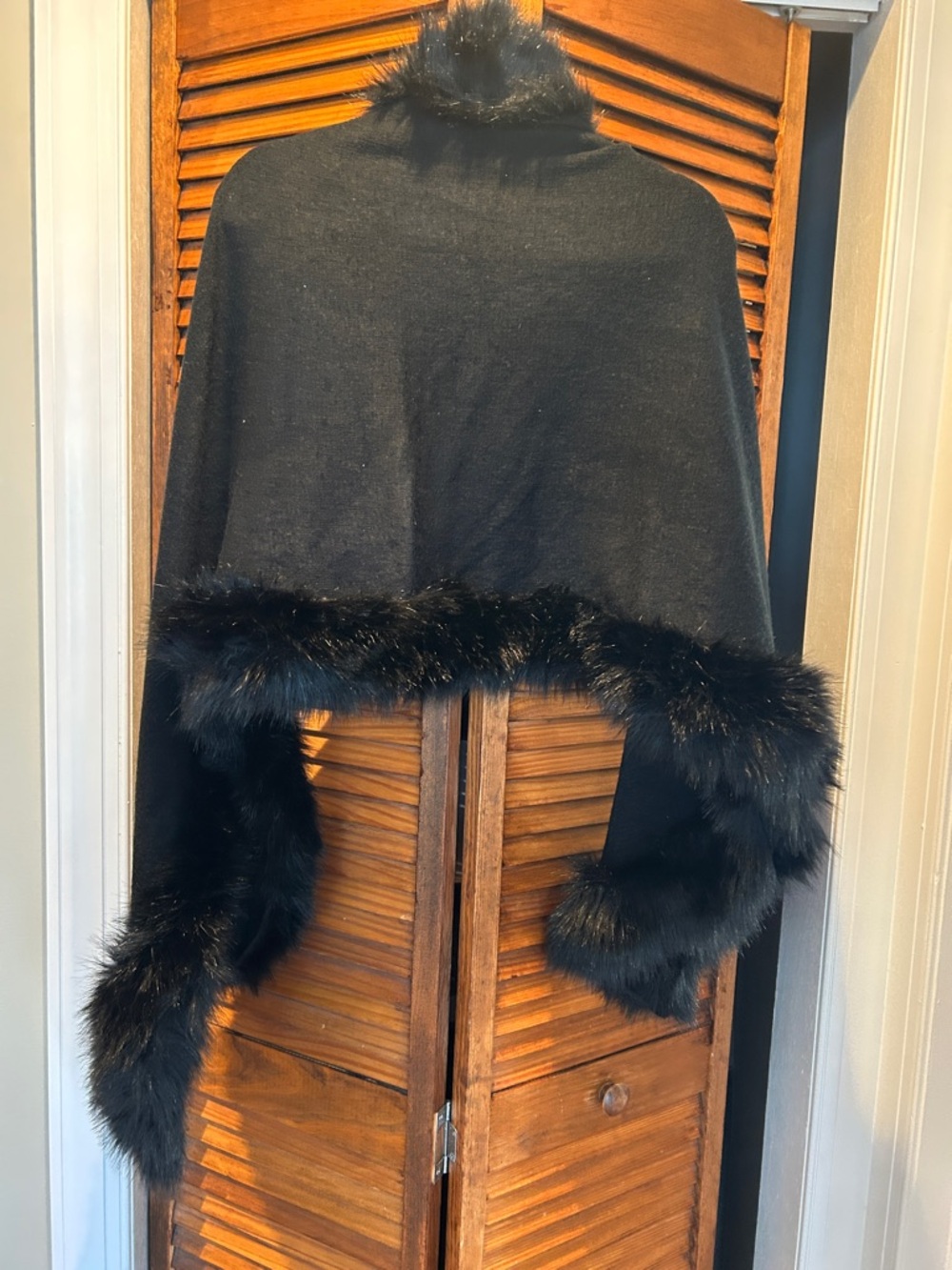 Black Faux Fur Trim Poncho Shrug Shawl - Picture 6 of 7